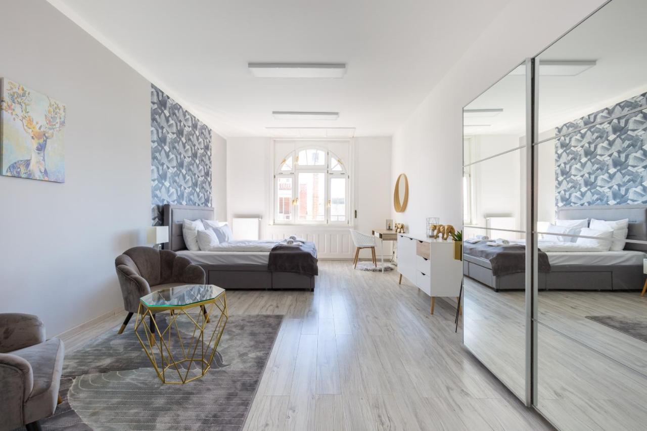 Designer Apartment On The Budapest Broadway With 2Br And Ac Екстер'єр фото