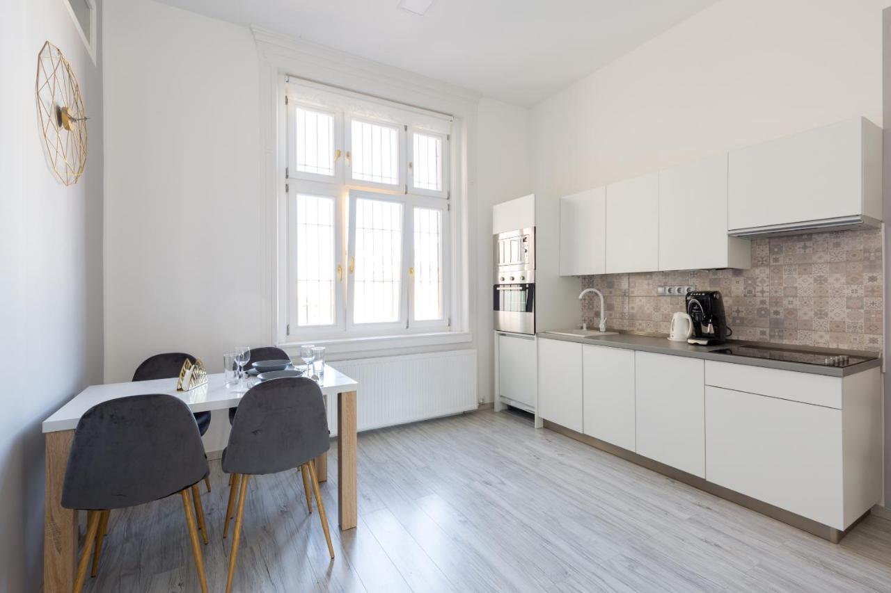 Designer Apartment On The Budapest Broadway With 2Br And Ac Екстер'єр фото